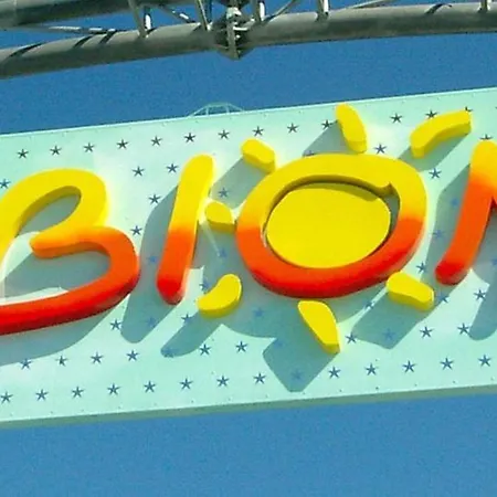 Charming Coastal With Pool